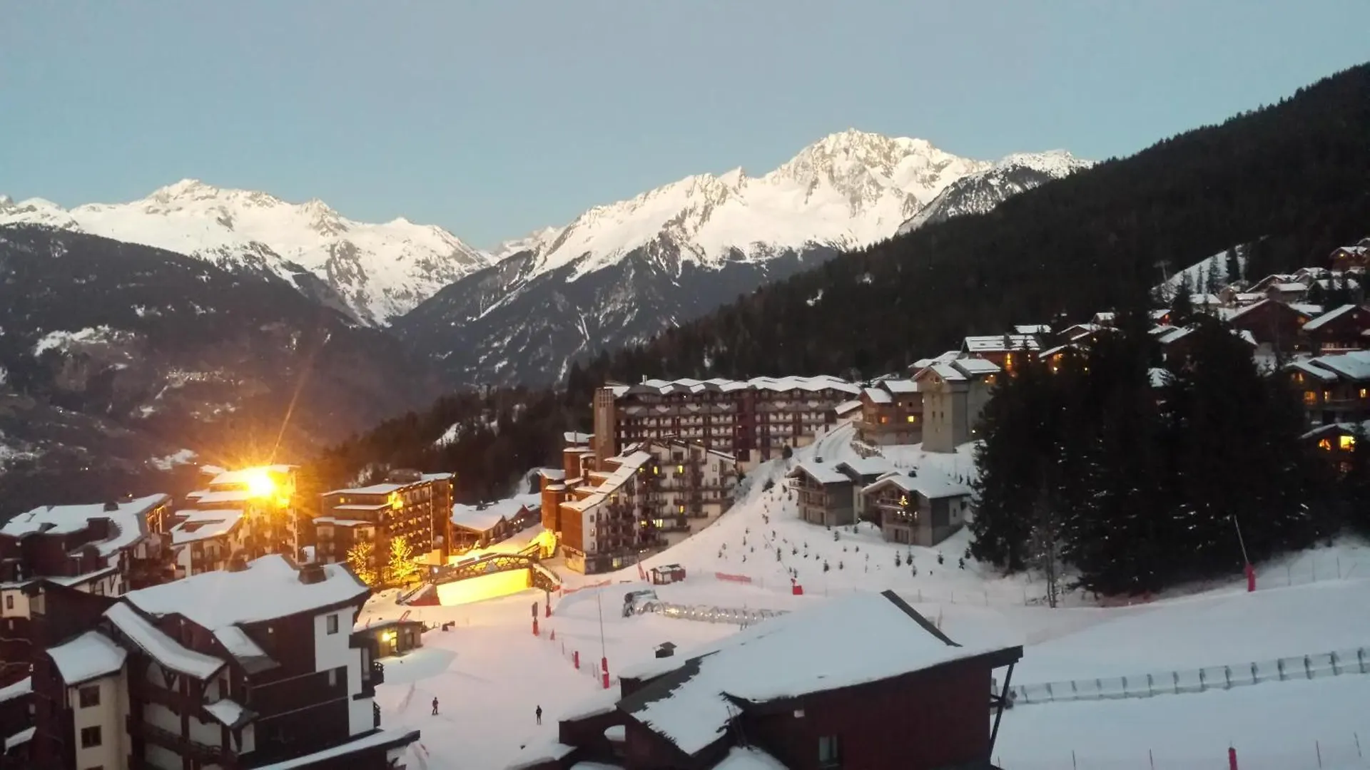 Superbe Appartement En Residence Skis Aux Pieds Courchevel